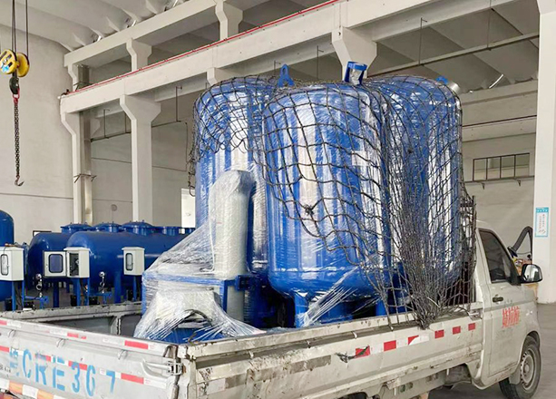 江蘇宜興整車直達膨脹罐4臺+全自動軟水器1臺+反沖洗過濾器1臺