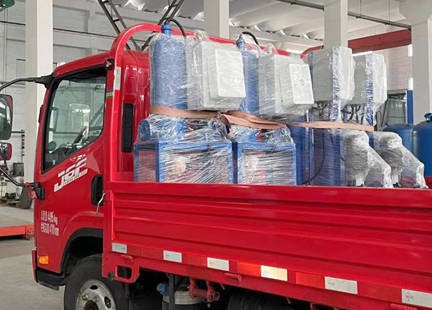 浙江嘉興發(fā)貨真空脫氣機(jī)2套，旁流水處理器2套